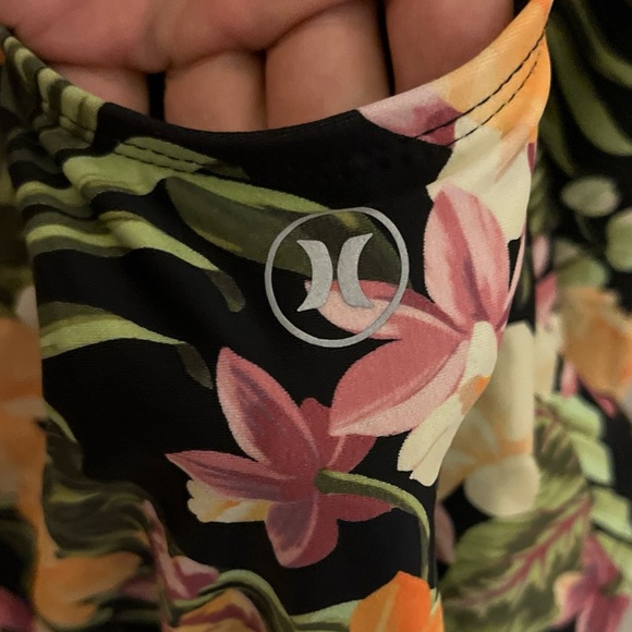 Woman’s size XL Hurley bathing suit. - Picture 4 of 6